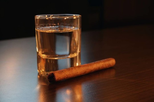 龍舌蘭酒和雪茄