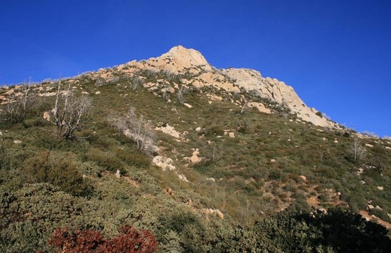 石墻峰