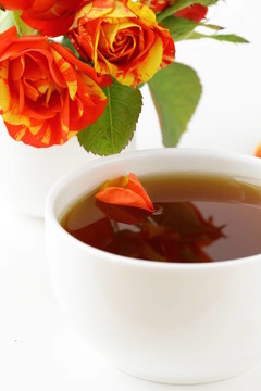 玫瑰花瓣茶杯