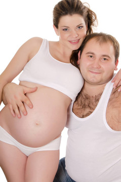 幸福懷孕夫婦孤立在白色