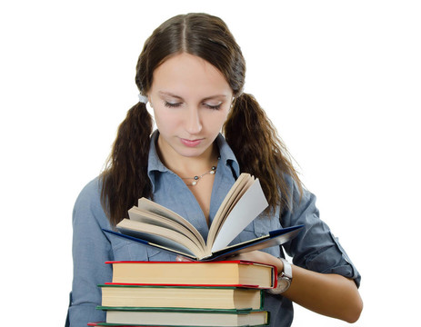 美麗的女孩與書籍孤立的白色