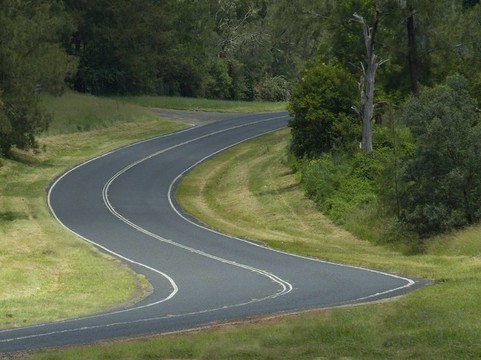 蜿蜒的道路