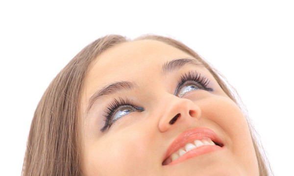 孤立的年輕女子