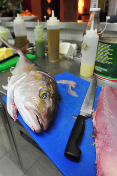 魚砧板廚房餐廳