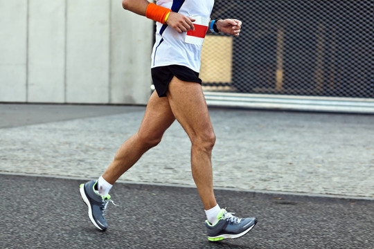城市馬拉松運動員；模糊運動