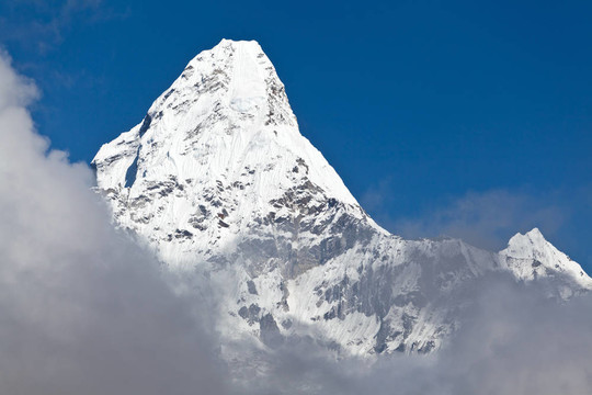 山峰；Ama Dablam