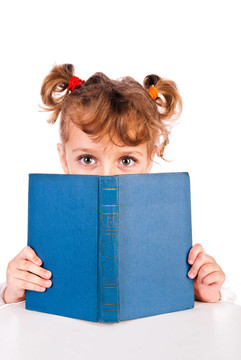 女孩讀書