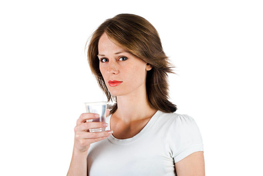 女子的飲用水
