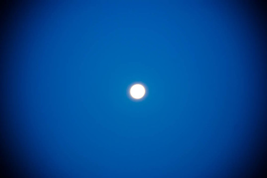天空中的月亮