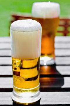 兩杯啤酒