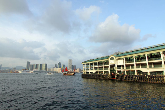香港碼頭和垃圾船