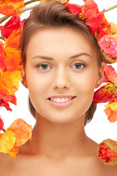 可愛的女人與紅花