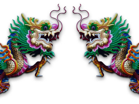 白色的中國龍雕像