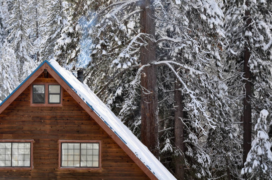雪中小屋
