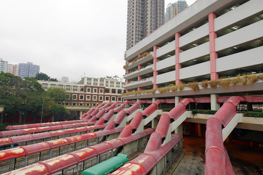 在香港的停車場(chǎng)和公交車站