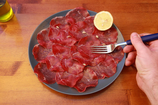 意大利冷盤叫Bresaola