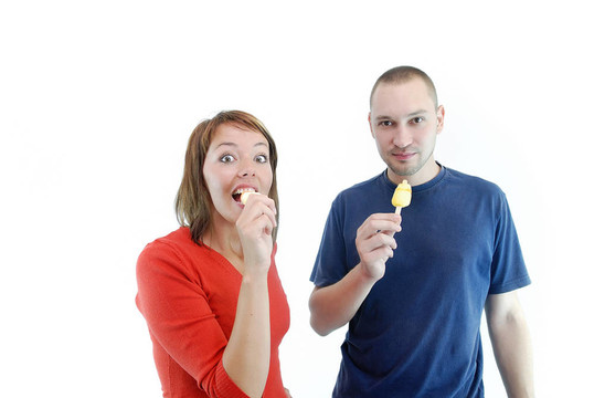 幸福的夫婦與冰淇淋