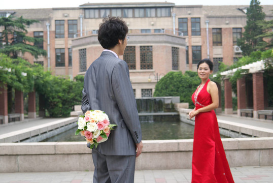 亞洲的年輕夫婦