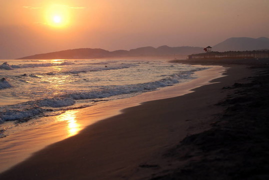 夕陽(yáng)在海上
