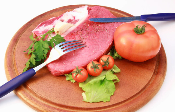 新鮮肉和一些蔬菜