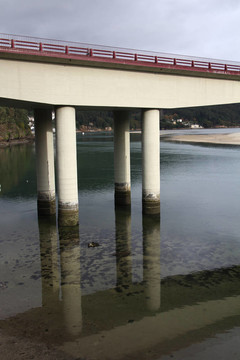 河上橋梁細(xì)節(jié)