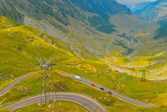在喀爾巴阡山脈transfagarasan路；羅馬尼亞；歐洲