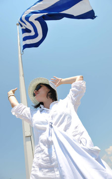 在伊亞街頭的希臘女人；圣托里尼；希臘