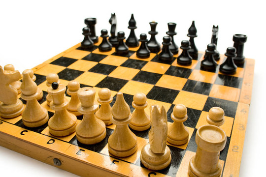 木制棋盤和棋子