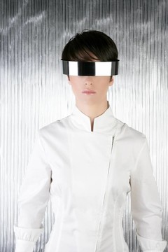 銀色現(xiàn)代前衛(wèi)鋼鐵眼鏡女