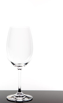 空白葡萄酒杯