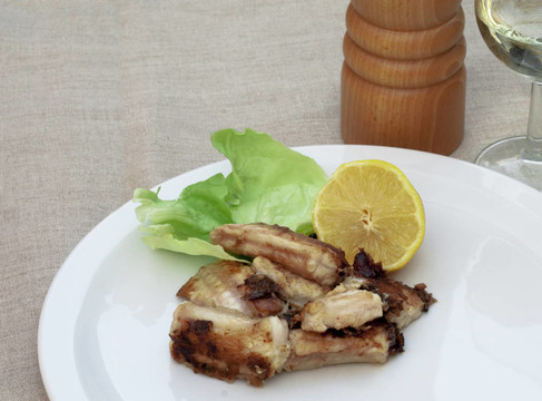 用檸檬汁和一杯白葡萄酒炒鰻魚飯
