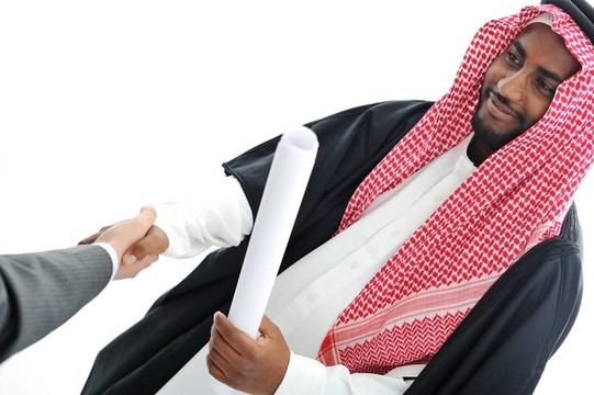 中東商界人士握手