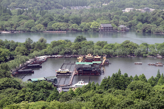 旅游船
