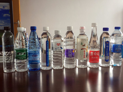 礦泉水瓶