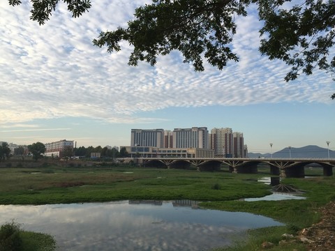 河岸風(fēng)景