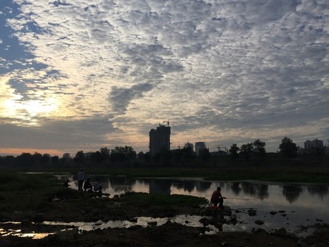 河岸風(fēng)景