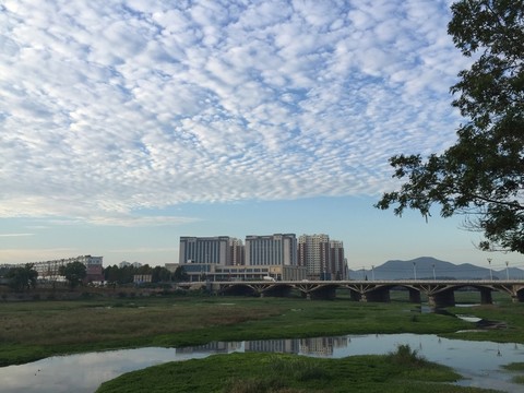 藍(lán)天白云