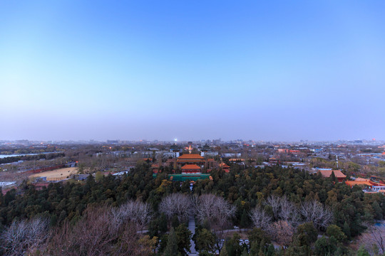 景山遠(yuǎn)眺北京中軸線壽皇殿鼓樓