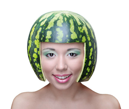 搞笑女人用西瓜當(dāng)頭盔