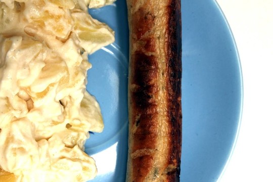 德國香腸和土豆沙拉