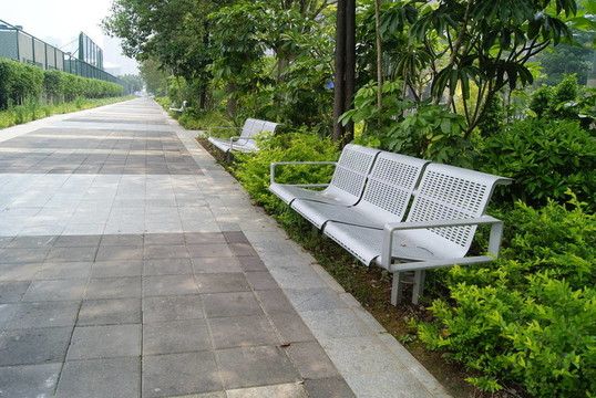 道路和休閑椅