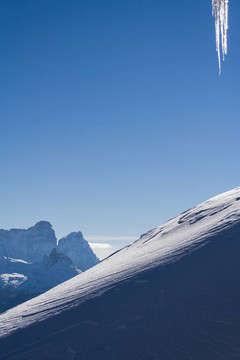 軟雪與雪山風(fēng)景