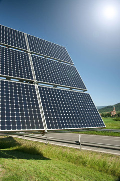 藍(lán)天太陽能電池板