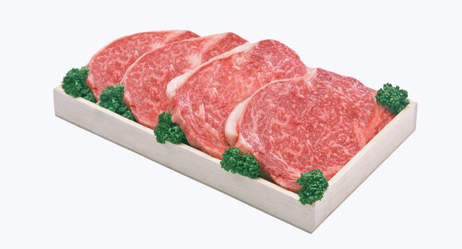 盒子里的生肉塊