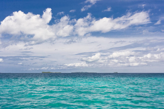 美麗的海景和沙漠島嶼