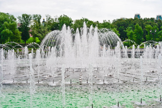 在tsaritsino公園噴泉；莫斯科