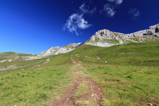 在Dolomites徒步旅行