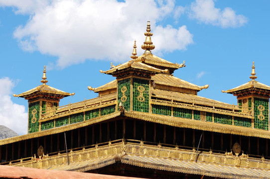 一個歷史悠久的寺廟金色的屋頂