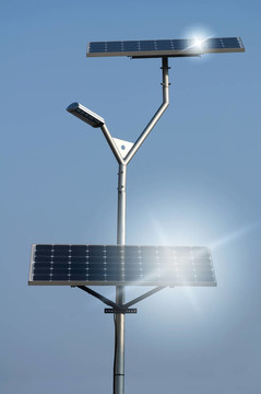 太陽(yáng)能電池板和燈