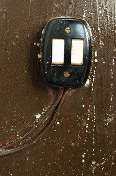 舊電器開關(guān)